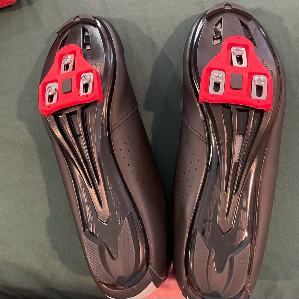 Speed stationary bike peloton compatible shoes.